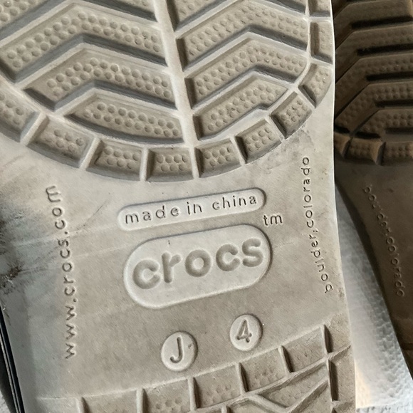 EUC Juniors Crocs (offers!) 😎 - Picture 5 of 10